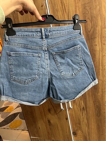 26 Beden Açık renk kot şort