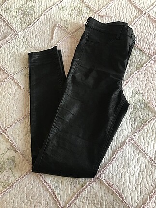 Hm deri görünümlü pantolon