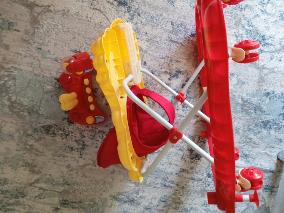 Renkli Kırmızı Bebek Yürüteci - Görsel 3