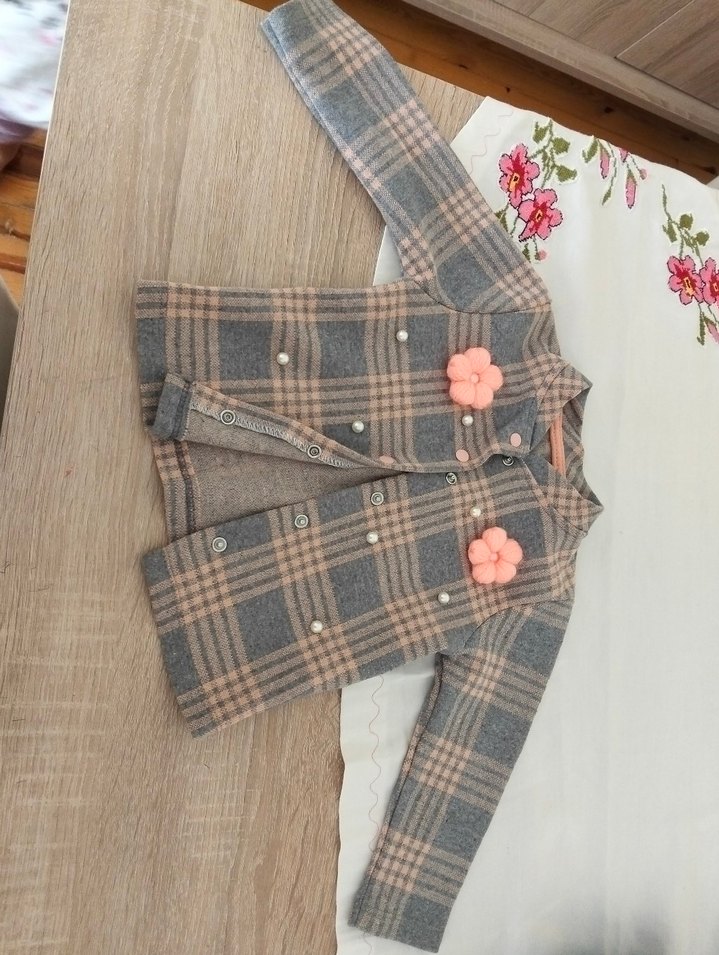 Kız Çocuk Gri Düğmeli Yün Hırka - Görsel 2