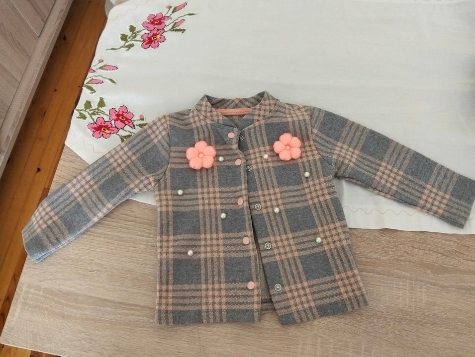 Kız Çocuk Gri Düğmeli Yün Hırka - Görsel 3