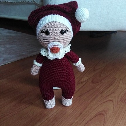 amigurumi Bordo elbiseli emzikli kız