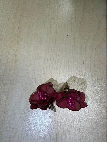 Mango Çiçekli bordo küpe
