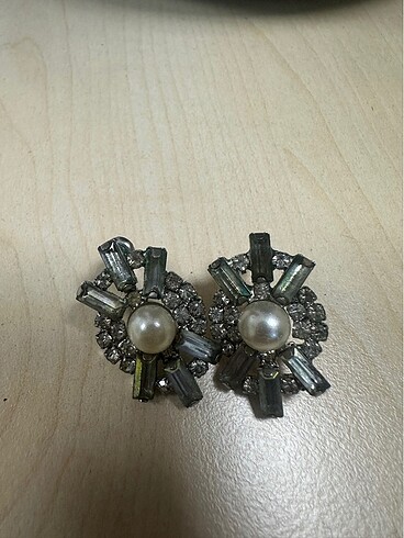 Taş detaylı küpe