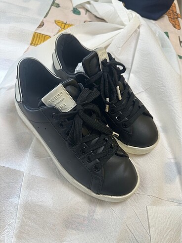 Guess sneaker