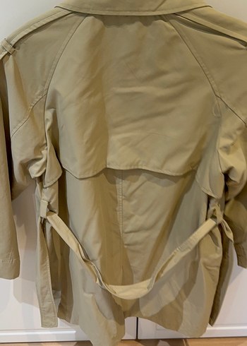 Zara Bej Kısa Kesim Düğmeli Kadın Trençkot