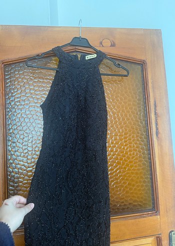 Siyah Drapeli Yüksek Yakalı Uzun Abiye Elbise - Görsel 3