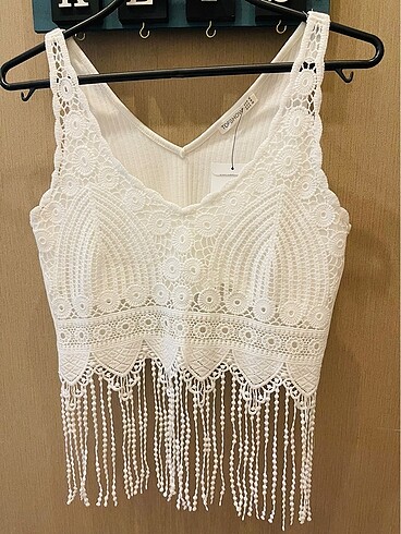 Beyaz işlemeli crop body