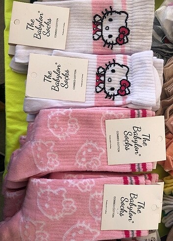 İstediğiniz 5 adet çorap 100 tl ????