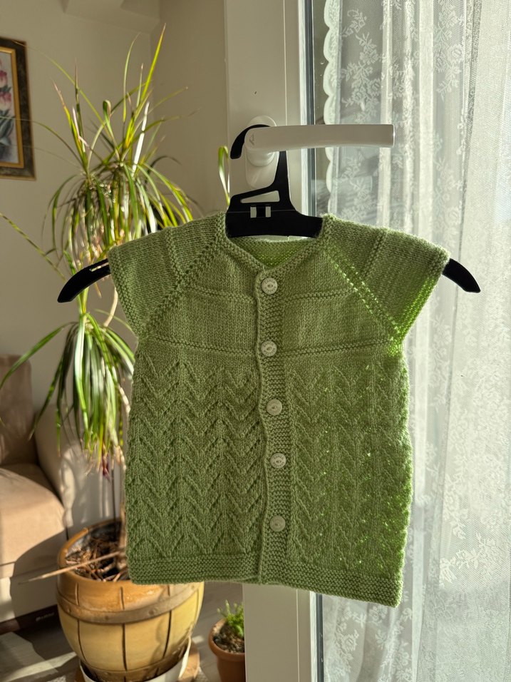 El Örgüsü Yeşil Düğmeli Yelek - Görsel 3
