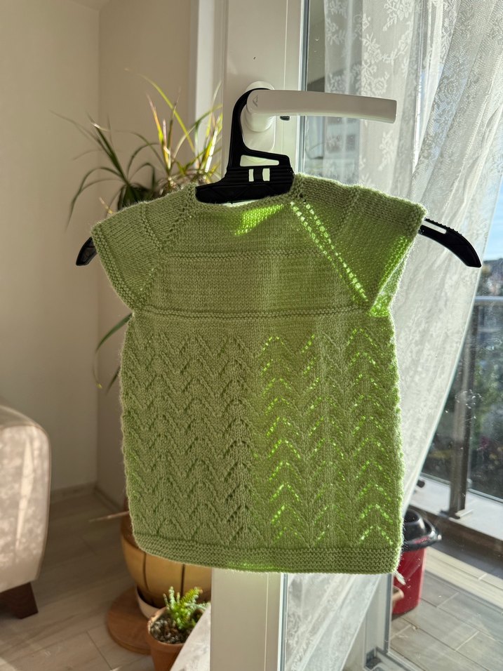 El Örgüsü Yeşil Düğmeli Yelek - Görsel 2