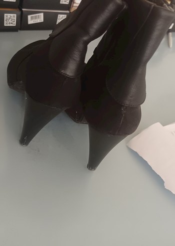 Siyah Süet Stiletto Topuklu Kadın Bot - Görsel 2