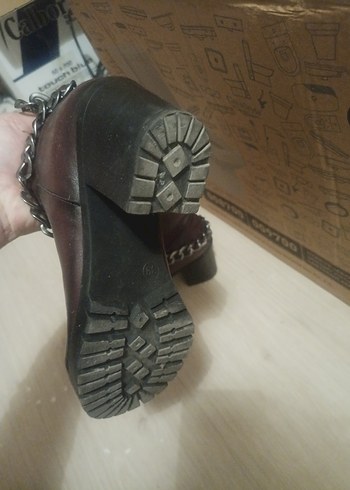 Zincir Detaylı  Deri Kadın Bot - Görsel 2