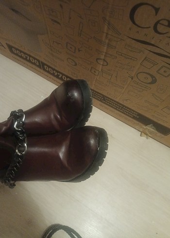 Zincir Detaylı  Deri Kadın Bot - Görsel 3