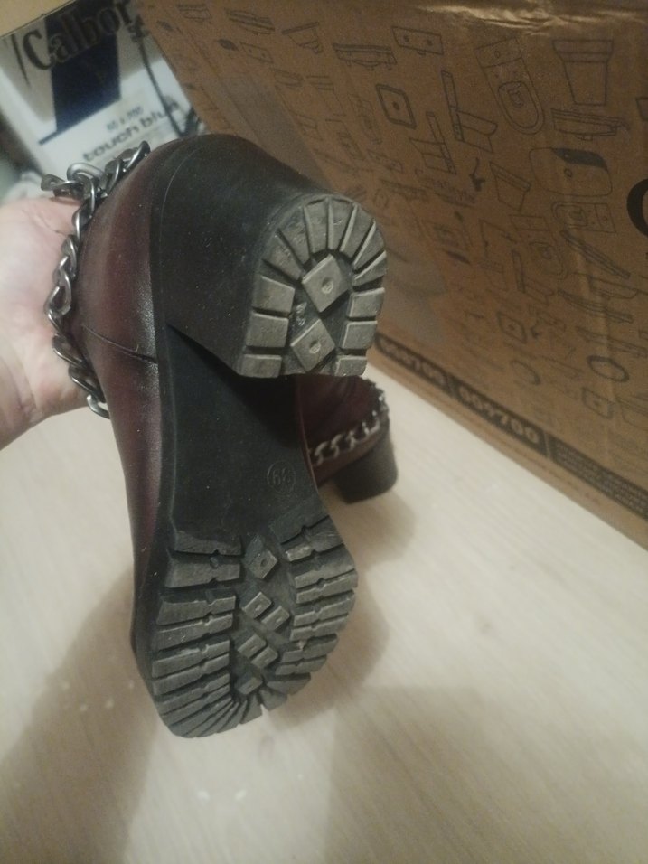 Zincir Detaylı  Deri Kadın Bot - Görsel 2