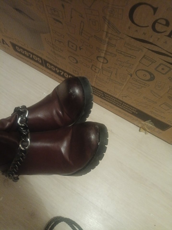 Zincir Detaylı  Deri Kadın Bot - Görsel 3