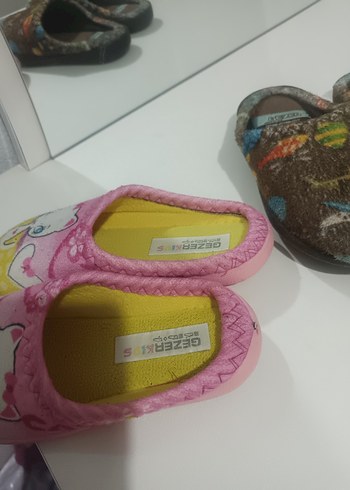 Kız Çocuk Renkli Polar Ev Terlikleri ikisi bu fiyat - Görsel 4