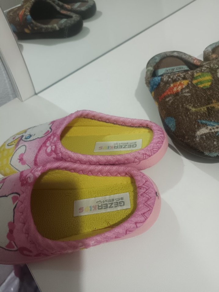 Kız Çocuk Renkli Polar Ev Terlikleri ikisi bu fiyat - Görsel 4