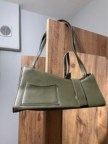Bershka Haki Kol Çantası