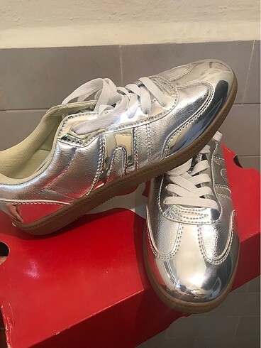 Sneaker