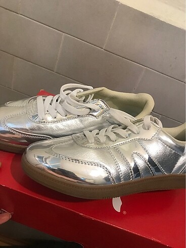 37 Beden gri Renk Sneaker