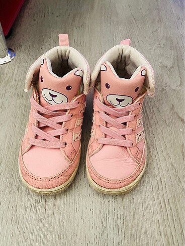 22 Beden Adidas bot tertemiz