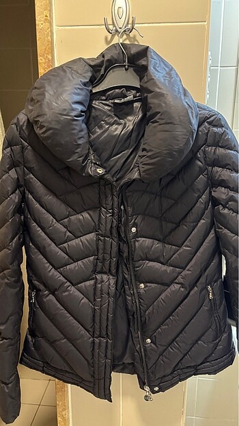 Armani mont