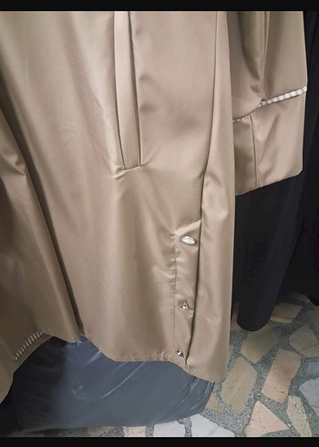 Düğmeli Siyah Uzun Kadın Yağmurluk - Görsel 4