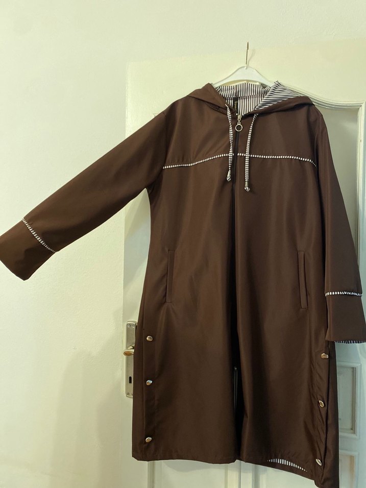 Kahverengi Uzun Kadın Yağmurluk - Görsel 3