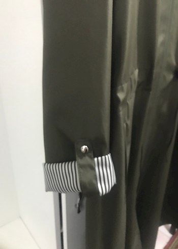 Haki Midi Boy Düğmeli Kadın Yağmurluk - Görsel 4