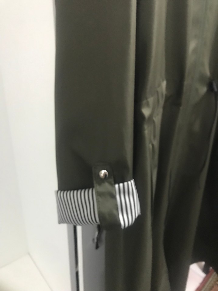 Haki Midi Boy Düğmeli Kadın Yağmurluk - Görsel 4