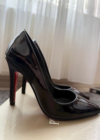 Siyah Rugan Stiletto Topuklu Kadın Ayakkabı