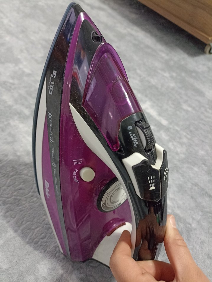 Ütü çalışır durumda Sadece alt tabanı temizlene bilir - Görsel 2