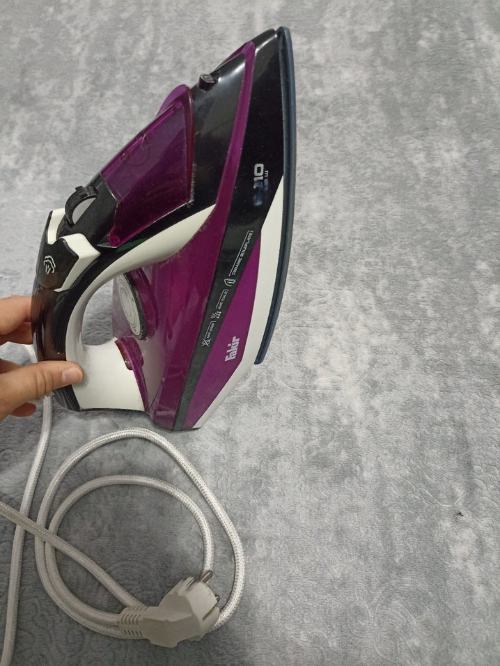 Ütü çalışır durumda Sadece alt tabanı temizlene bilir - Görsel 3