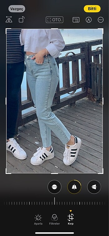 Zaranın pantalonuna çok brnziyor