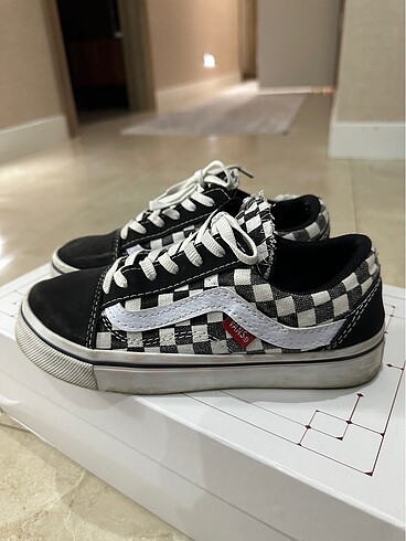 Vans model