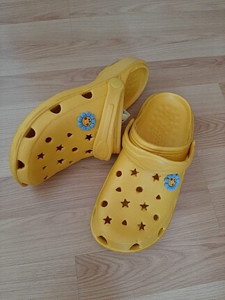 Sarı crocs model terlik