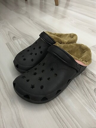 Crocs model terlik. Peluslu çok şeker satısta