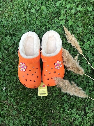 Crocs model terlikler numara sorunuz peluslu