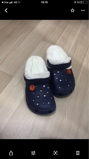 Crocs model terlikler satışta