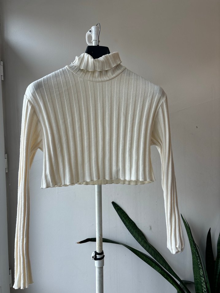 Beyaz Pliseli Boğazlı Kadın Kazak - Görsel 3