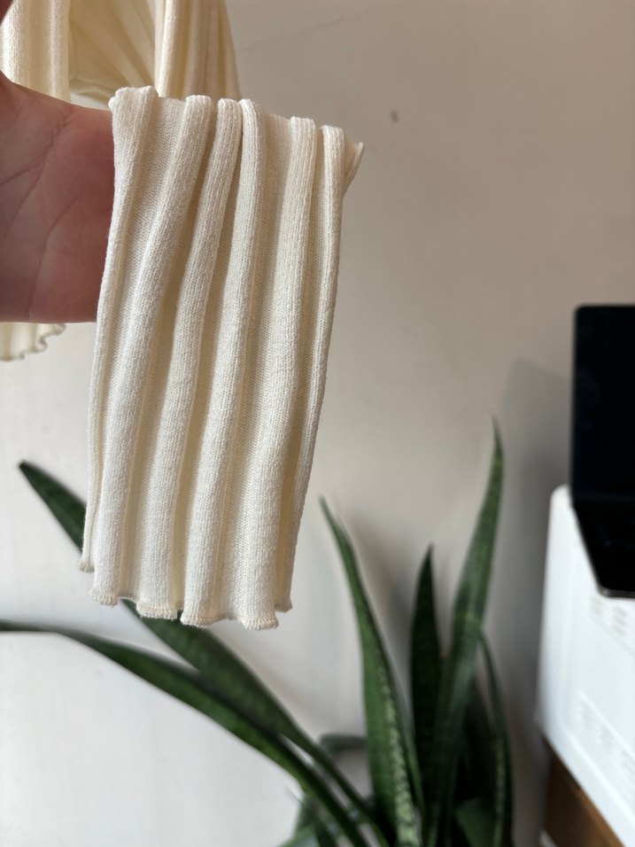 Beyaz Pliseli Boğazlı Kadın Kazak - Görsel 2