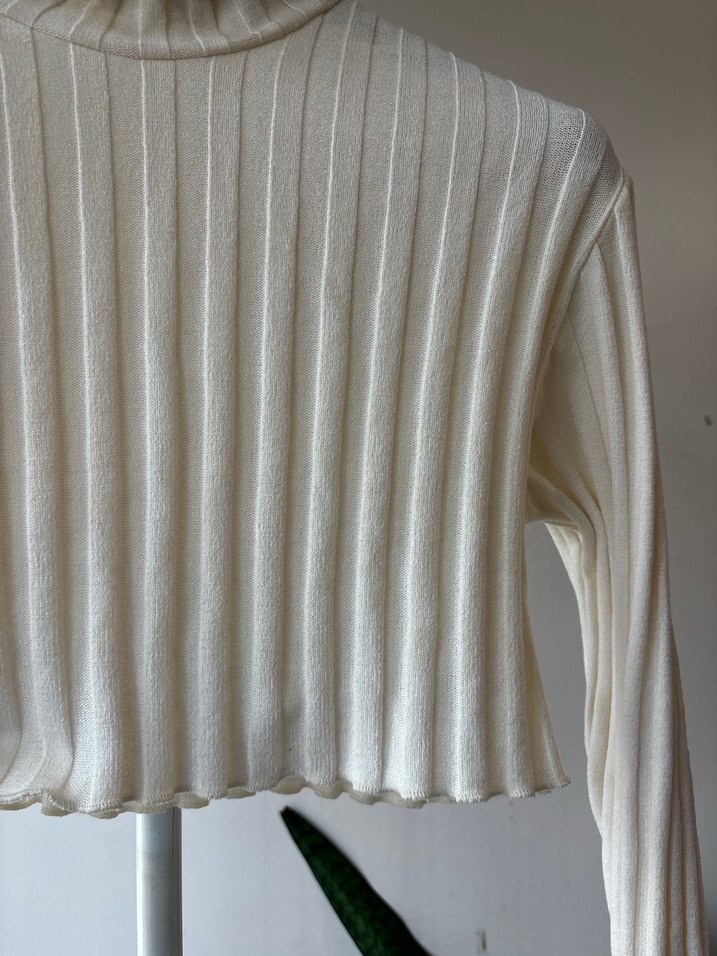 Beyaz Pliseli Boğazlı Kadın Kazak - Görsel 5