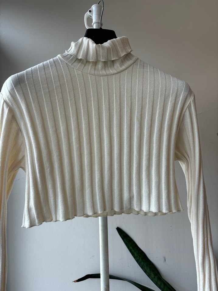 Beyaz Pliseli Boğazlı Kadın Kazak - Görsel 4