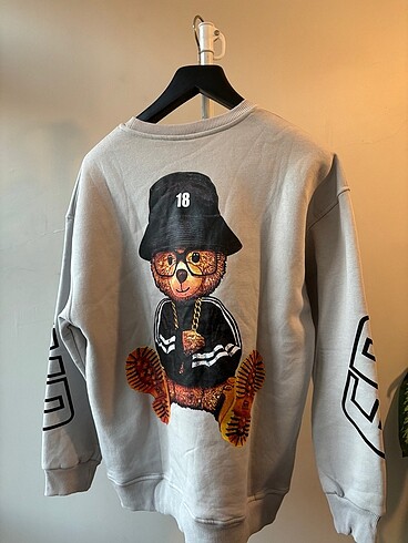 Arkası teddy baskılı sweatshirt