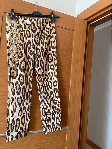 s Beden Leopar desenli pantolon