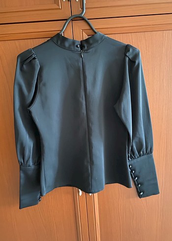 Siyah Yüksek Yakalı Uzun Kollu Kadın Bluz - Görsel 2