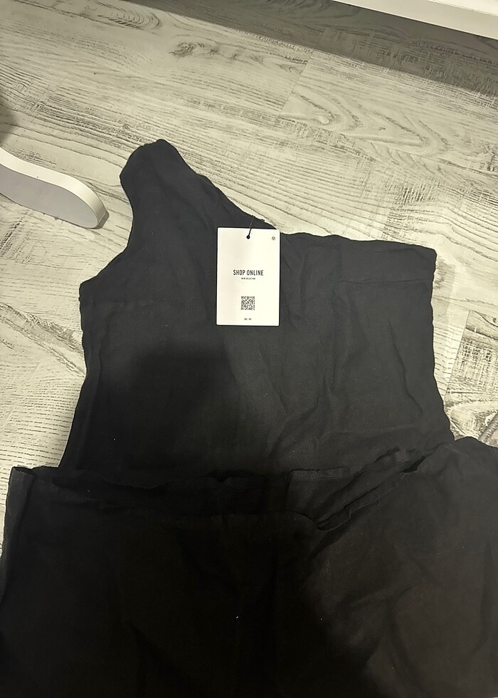 Vatkalı tek omuzlu keten elbise - Görsel 2