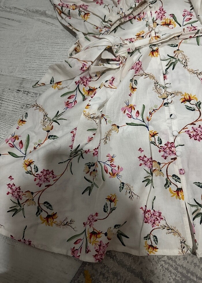 Hm çiçekli elbise - Görsel 4