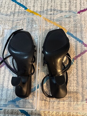 Stradivarius Stradivarius Bantlı Topuklu Sandalet